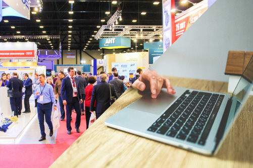 Case Study 02　ハイブリッドイベント（リアル×メタバース）